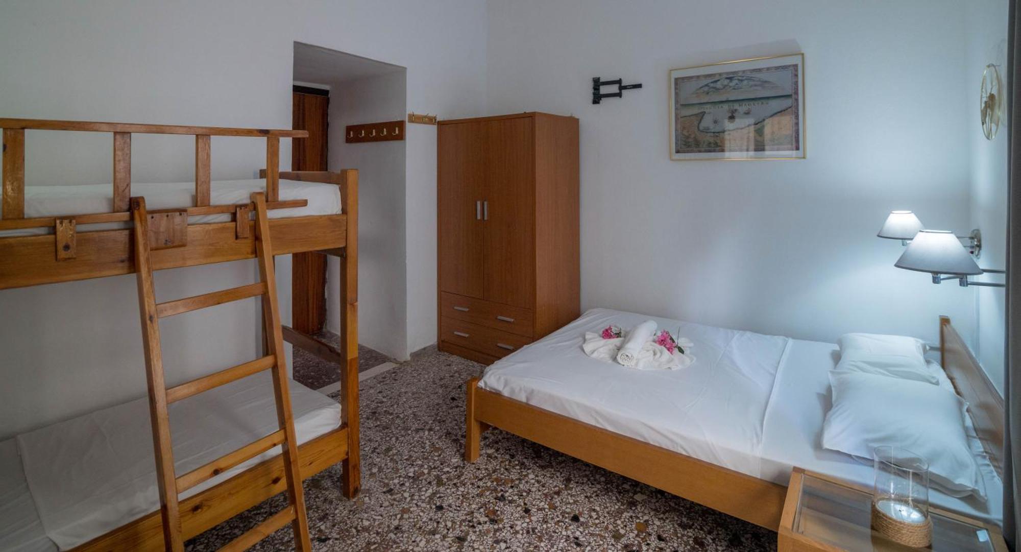 Minoa Sea Rooms Tsoútsouros Rom bilde