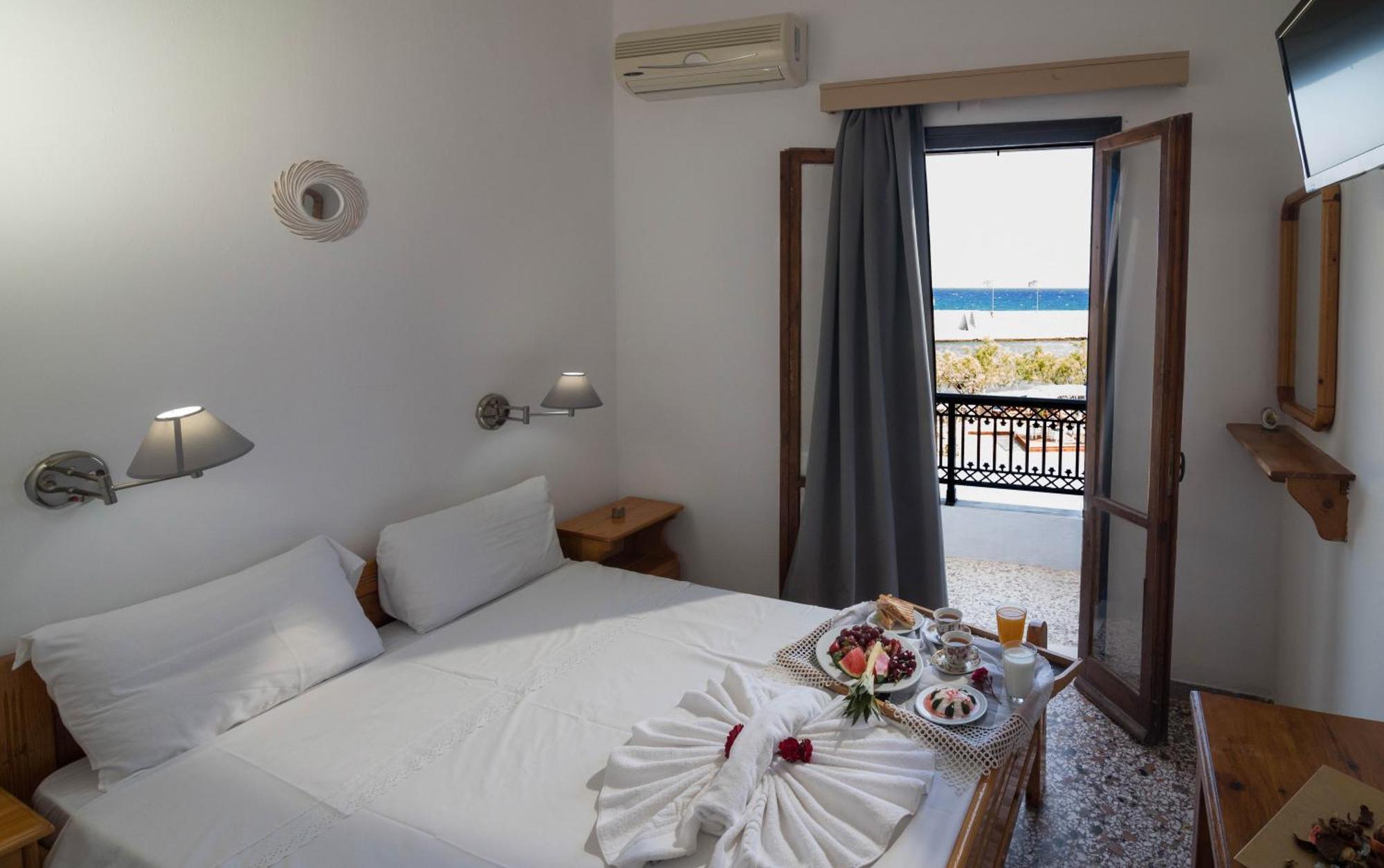 Minoa Sea Rooms Tsoútsouros Rom bilde